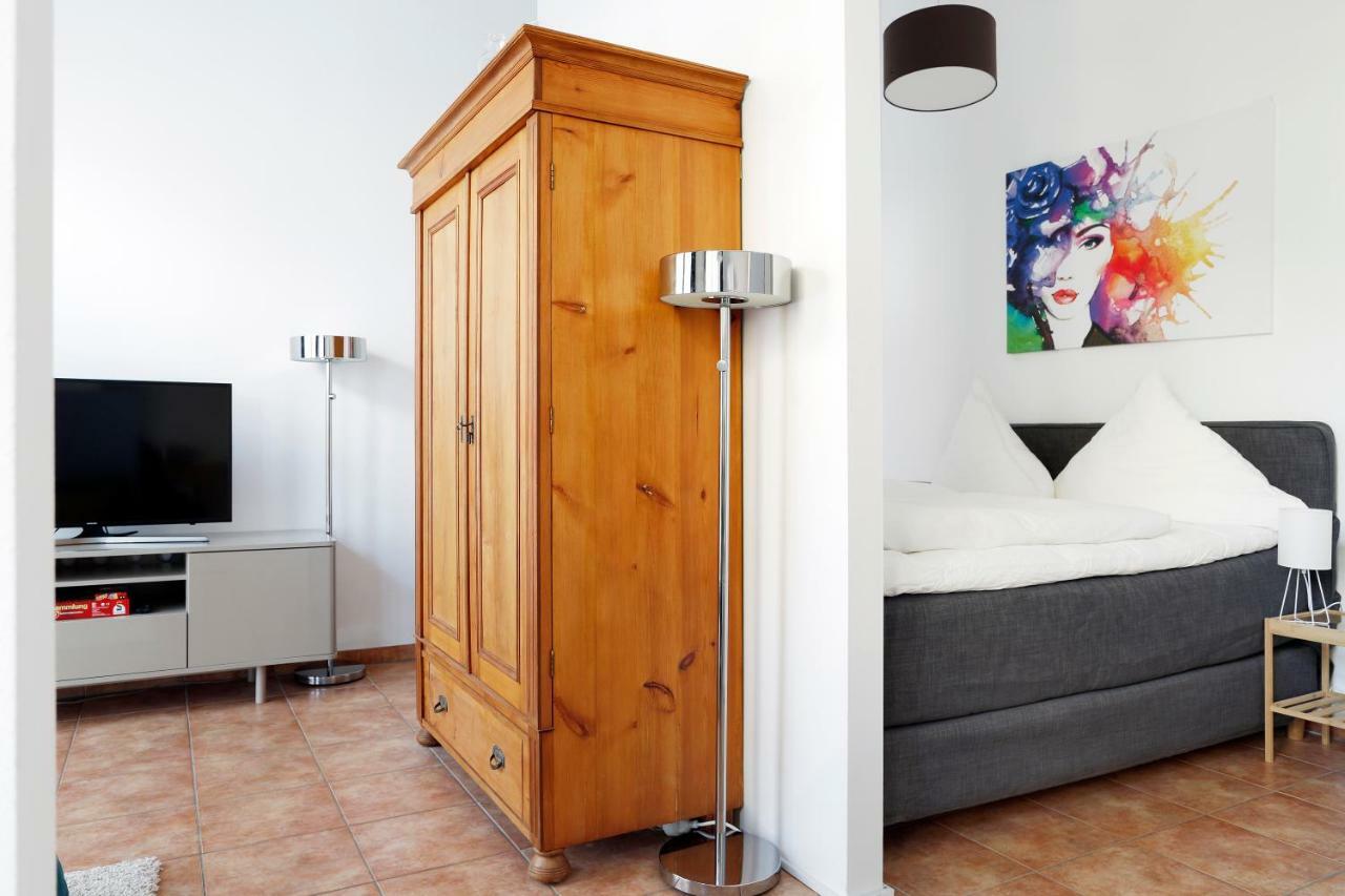 Swine By Rockchair Apartments L Superhost Status L Cozy Family & Business Flair In City Center "Mitte" Modern Studio Boxspringbed Welcomes You! Berlim Exterior foto