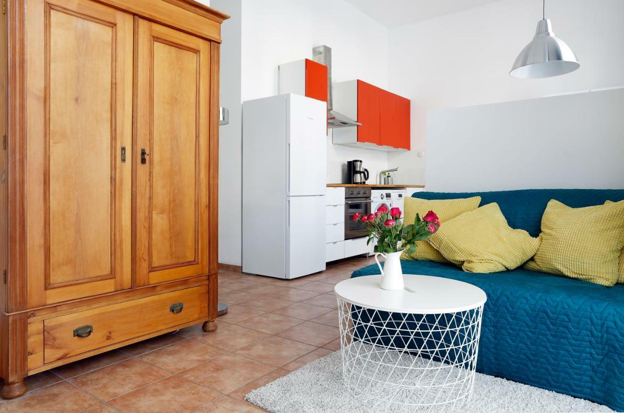 Swine By Rockchair Apartments L Superhost Status L Cozy Family & Business Flair In City Center "Mitte" Modern Studio Boxspringbed Welcomes You! Berlim Exterior foto