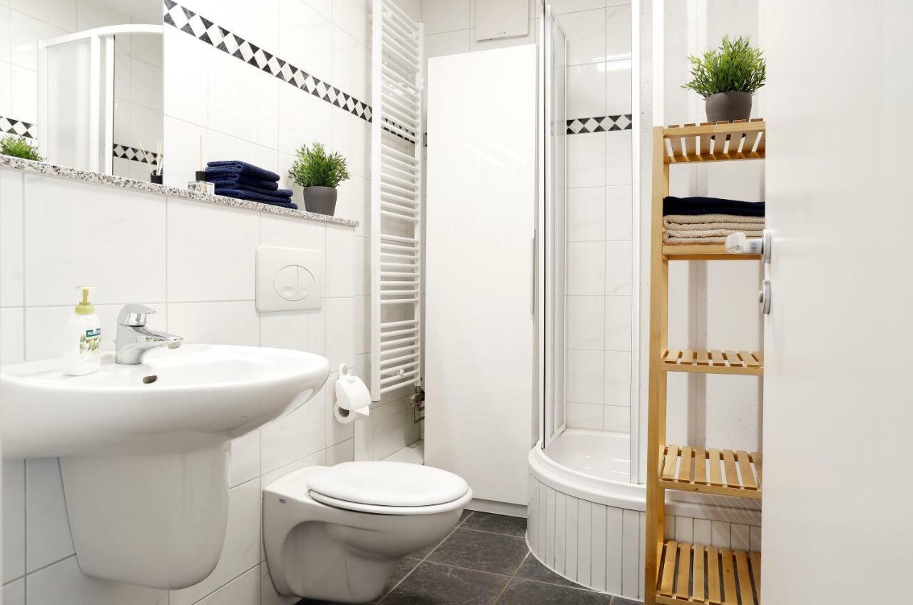 Swine By Rockchair Apartments L Superhost Status L Cozy Family & Business Flair In City Center "Mitte" Modern Studio Boxspringbed Welcomes You! Berlim Exterior foto